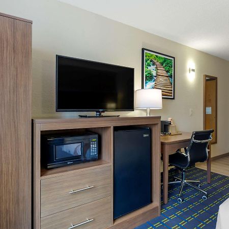 Quality Inn Лий Екстериор снимка