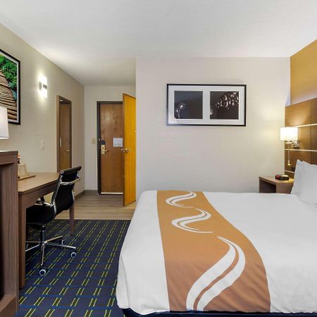 Quality Inn Лий Екстериор снимка
