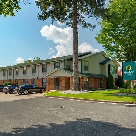Quality Inn Лий Екстериор снимка