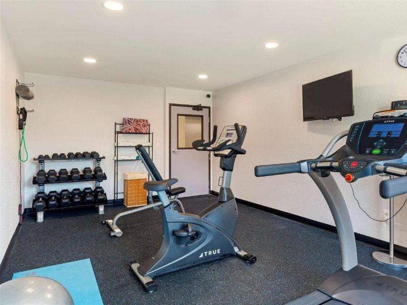 Quality Inn Лий Екстериор снимка
