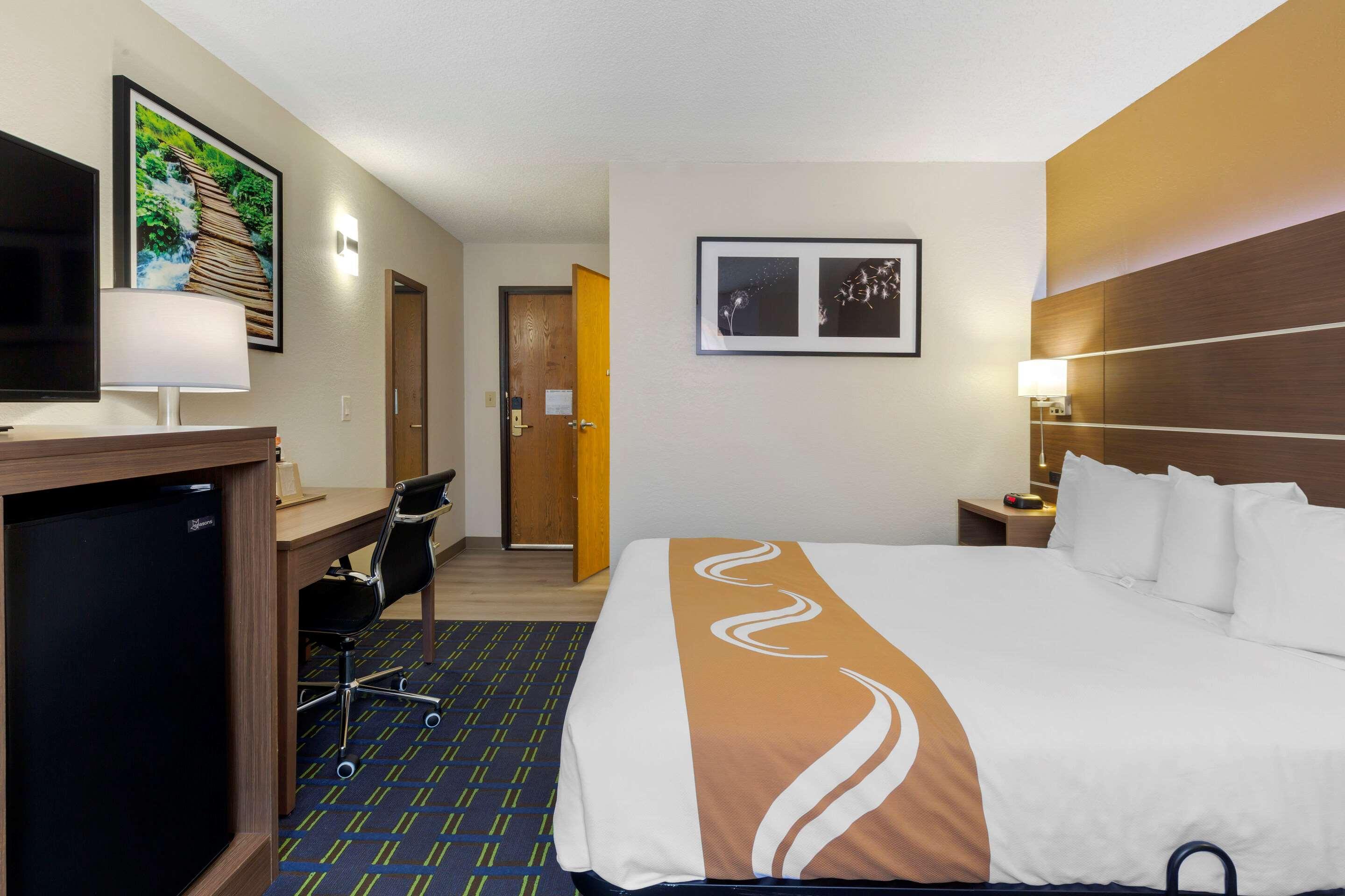 Quality Inn Лий Екстериор снимка