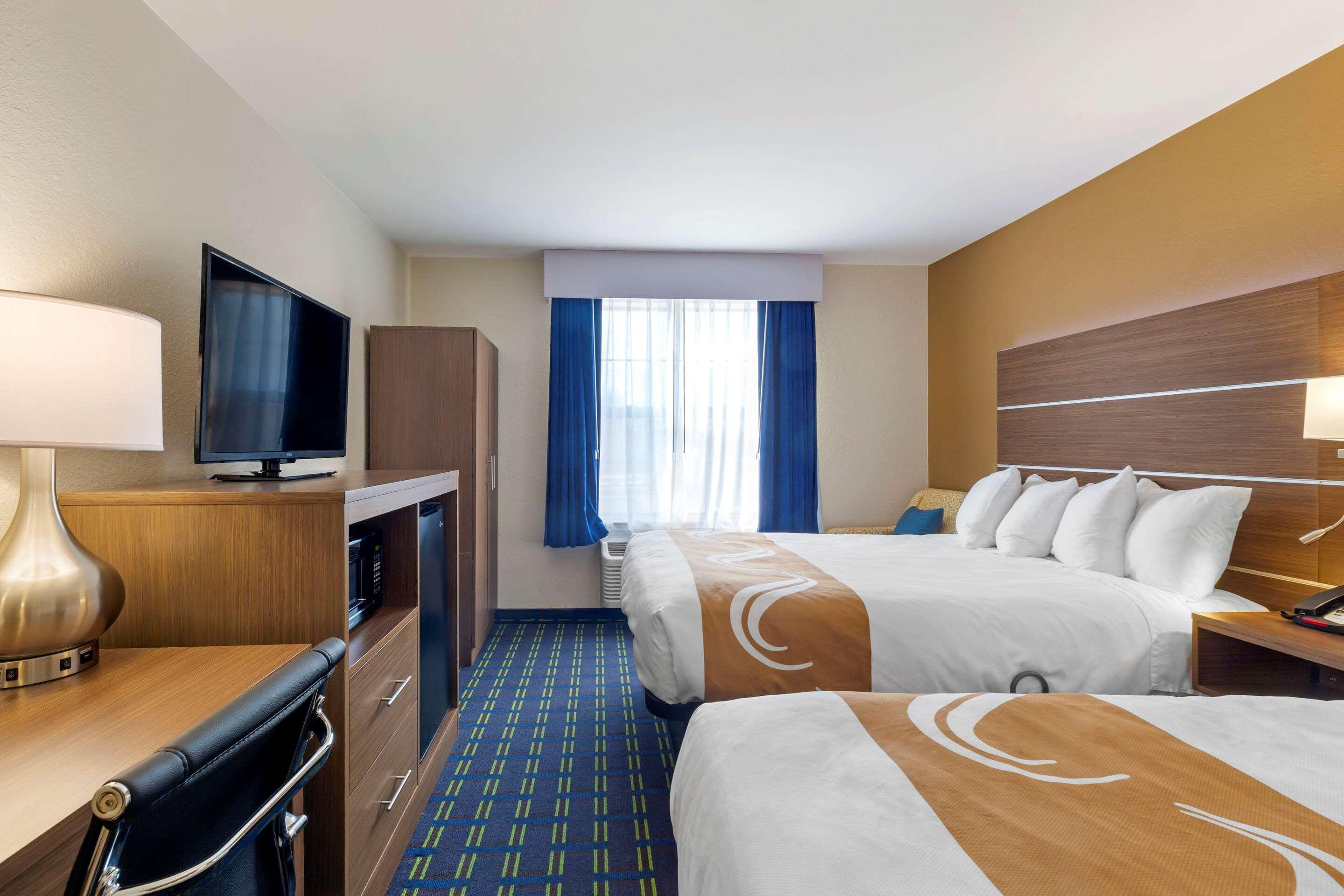 Quality Inn Лий Екстериор снимка