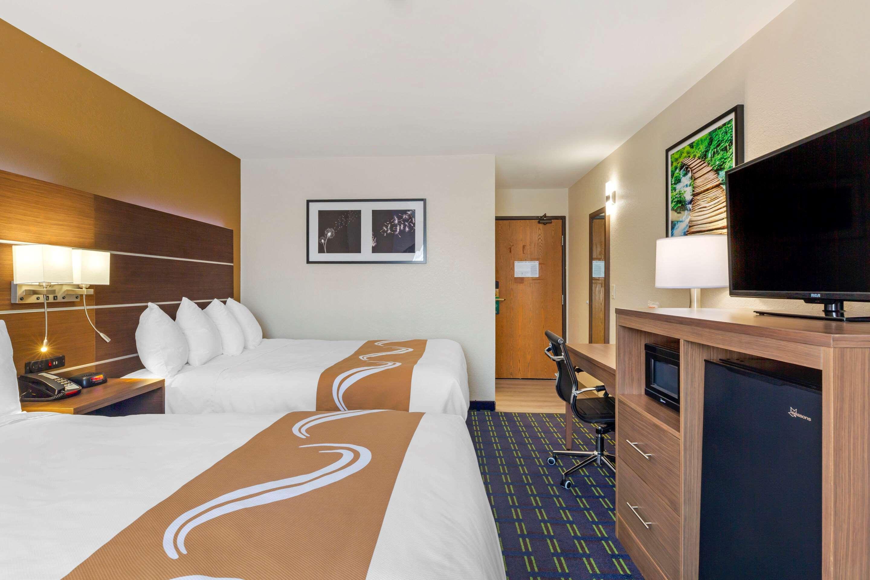Quality Inn Лий Екстериор снимка