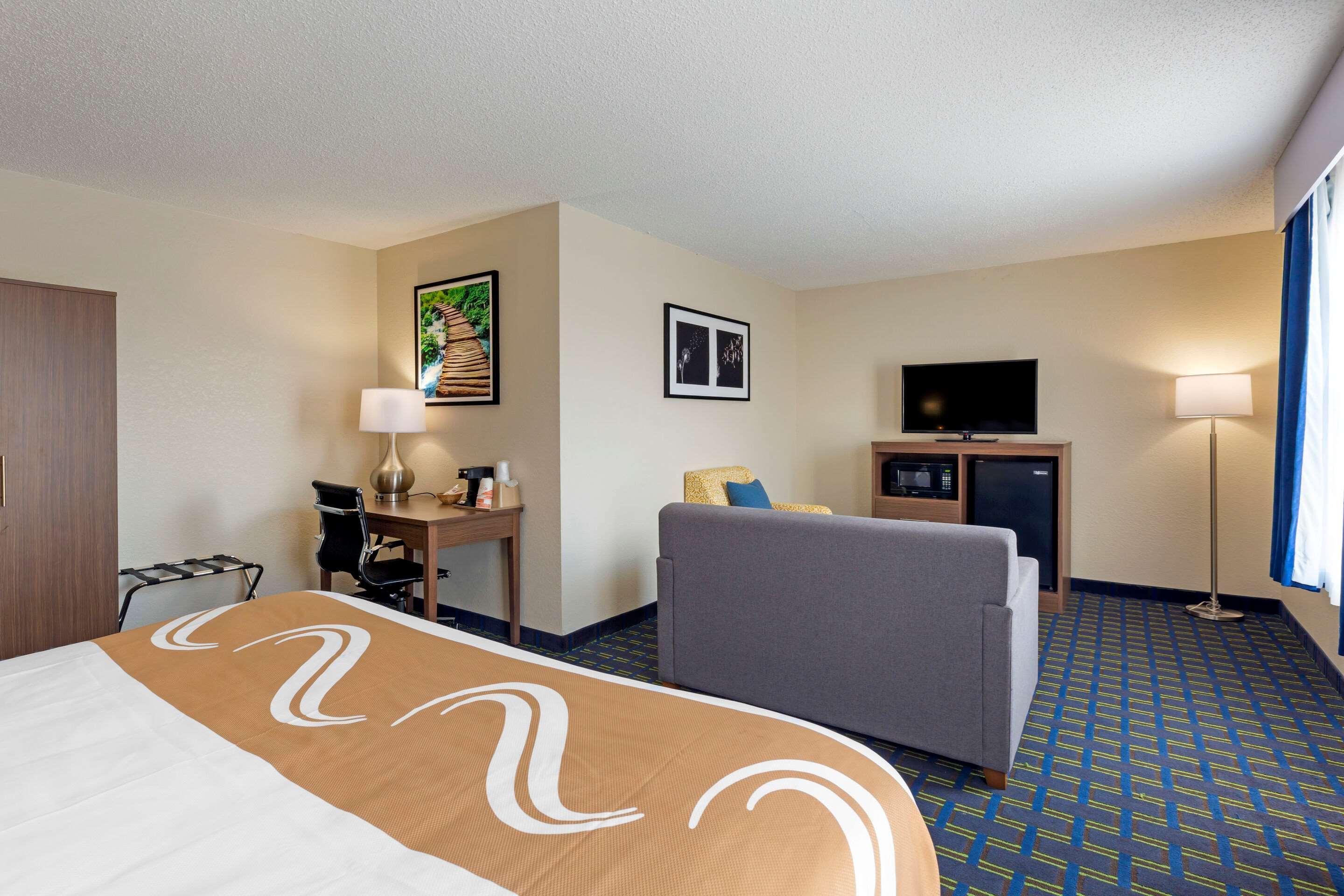 Quality Inn Лий Екстериор снимка