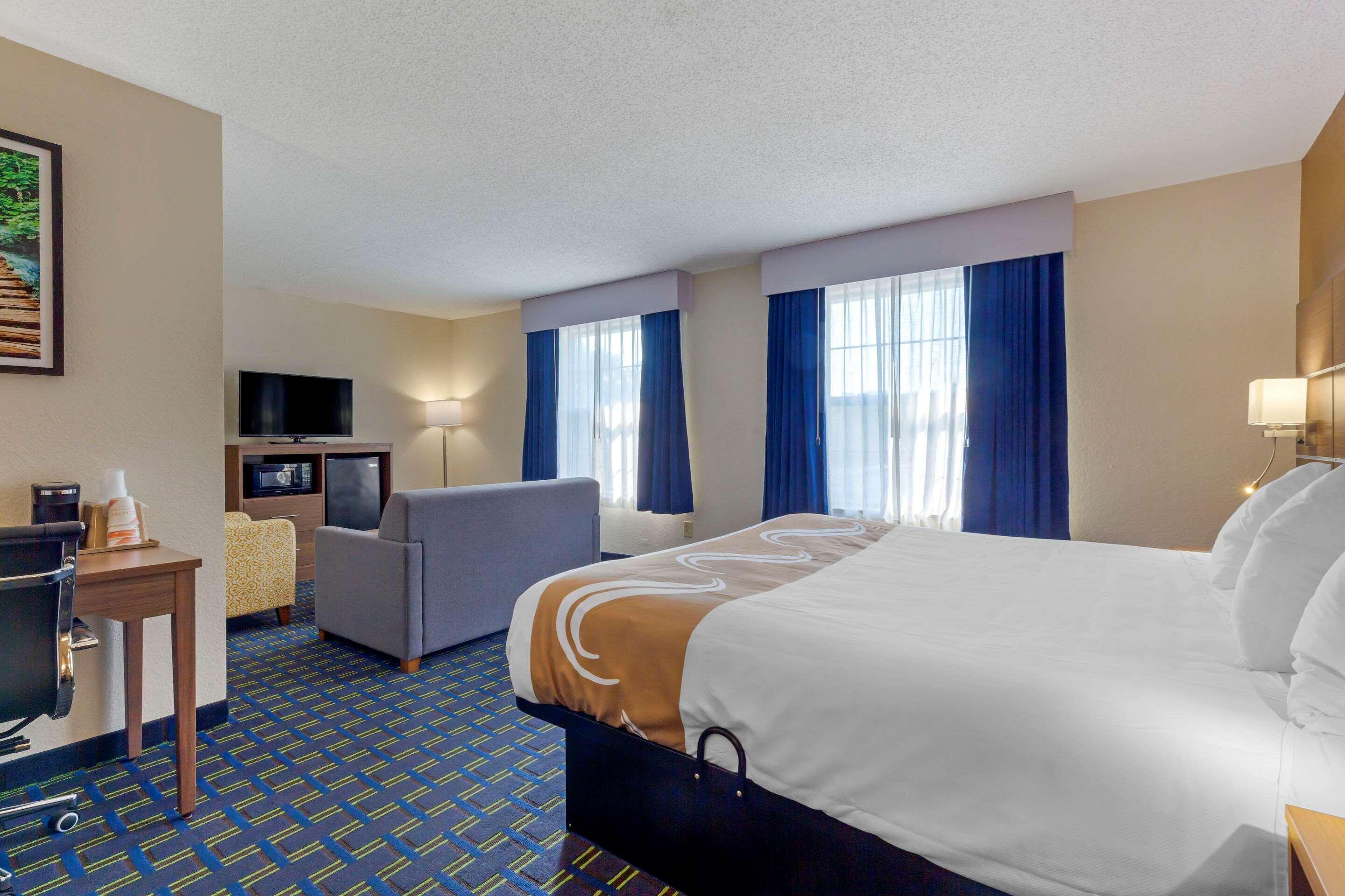 Quality Inn Лий Екстериор снимка