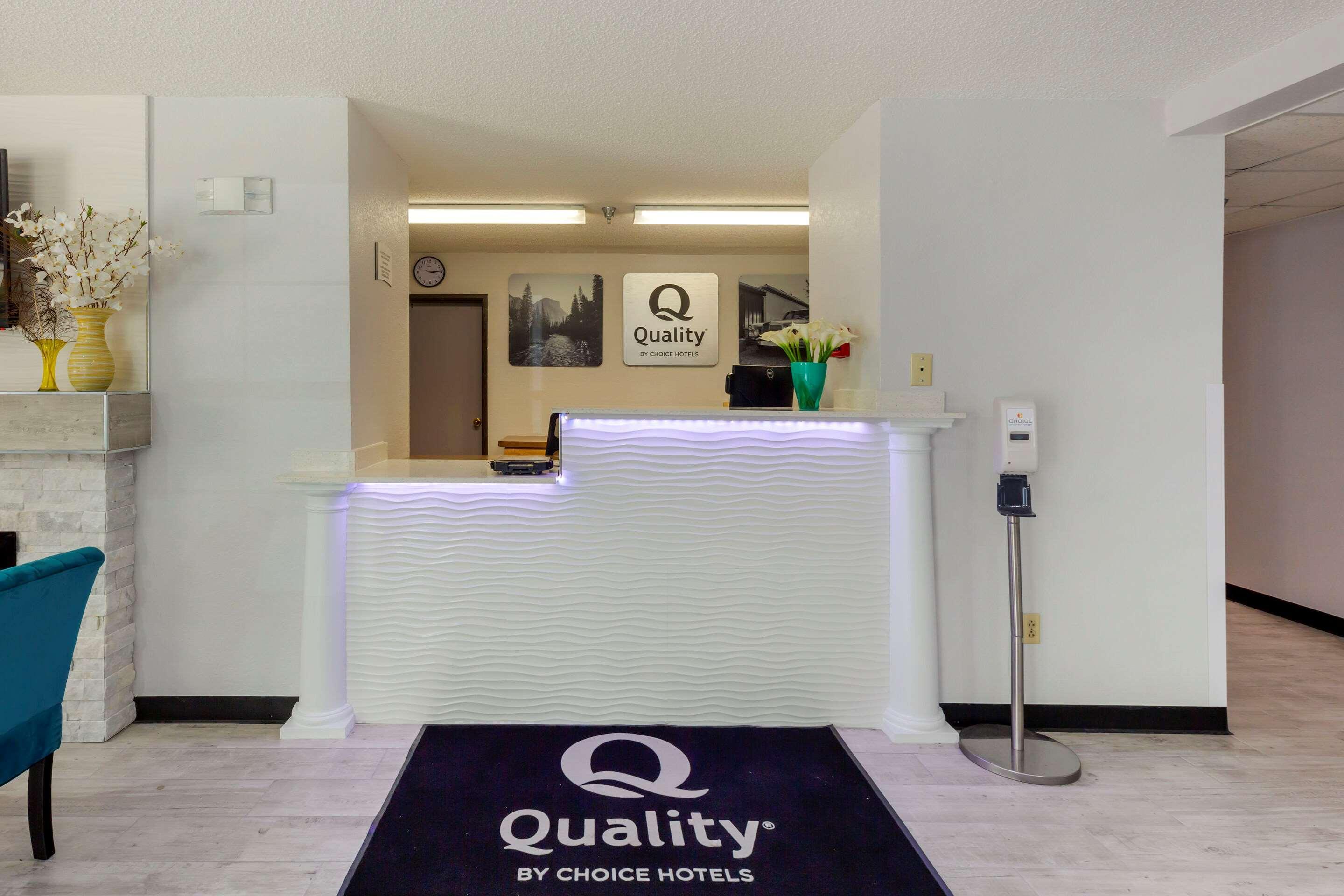 Quality Inn Лий Екстериор снимка