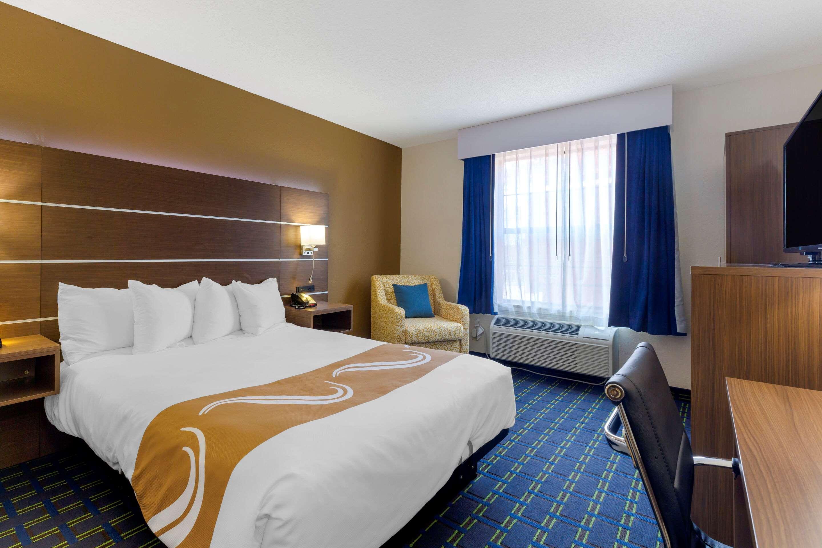 Quality Inn Лий Екстериор снимка