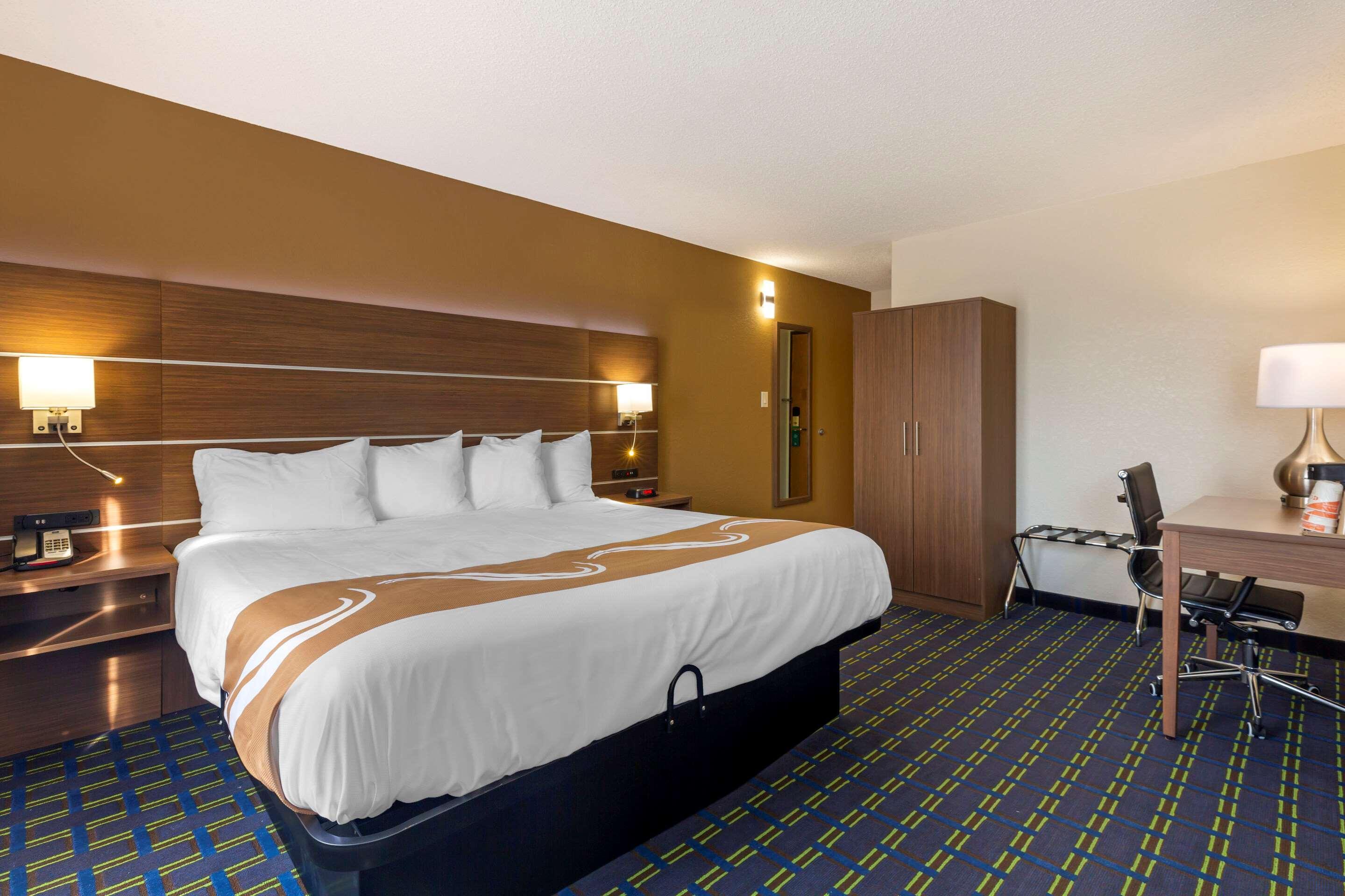 Quality Inn Лий Екстериор снимка